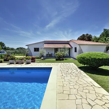 Mit Aussenpool, Klimaanlage, Wlan Und Grillanlage Apartment Pula