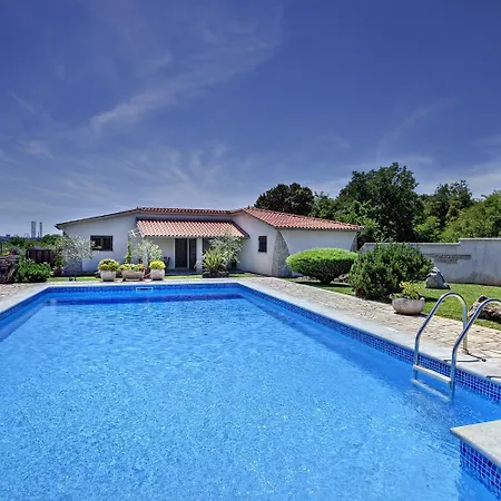 Mit Aussenpool, Klimaanlage, Wlan Und Grillanlage * Pula